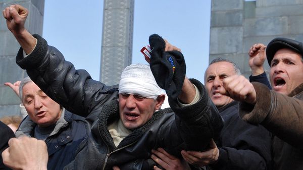 Сторонники кандидата в президенты Левона Тер-Петросяна на площади А.Мясникяна (1 марта 2008). Ереван, Армения - Sputnik Армения