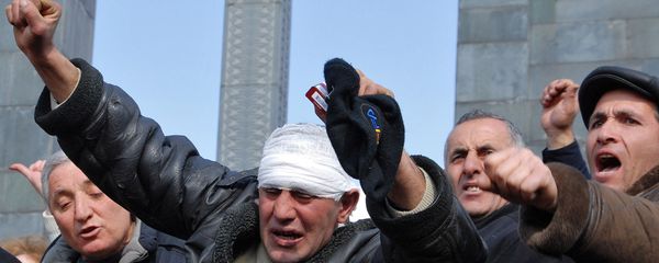 Сторонники кандидата в президенты Левона Тер-Петросяна на площади А.Мясникяна (1 марта 2008). Ереван, Армения - Sputnik Армения