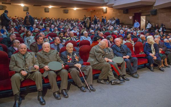 Премьера фильма Мы помним Сталинград в кинотеатре Москва - Sputnik Армения