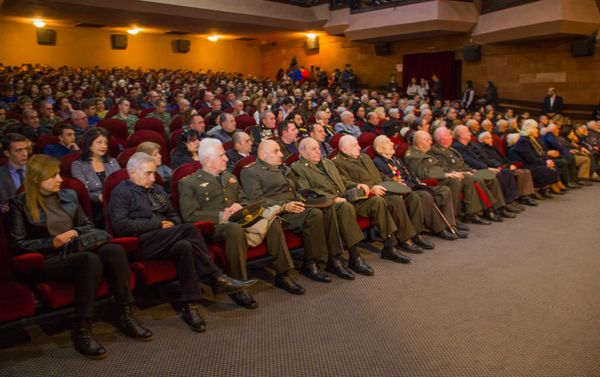 Премьера фильма Мы помним Сталинград в кинотеатре Москва - Sputnik Армения
