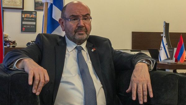 Чрезвычайный и Полномочный посол Израиля в Армении Элияху Иерушалмин Чрезвычайный и Полномочный посол Израиля в Армении Элияху Иерушалмин - Sputnik Արմենիա