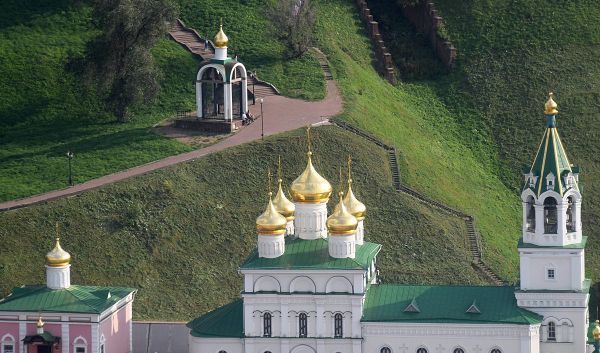 Набатный колокол находится на смотровой площадке под стенами Нижегородского кремля у восстановленного храма Иоанна Предтечи. Отсюда в 1612 году староста Козьма Минин призвал горожан отправиться на освобождение Москвы. Колокол отлит московскими мастерами. Диаметр колокола 2,5 метра, вес – 6,5 тонны. - Sputnik Армения