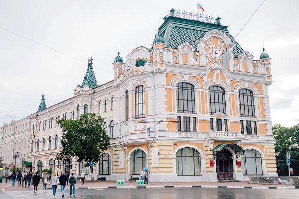 Дворец труда в Нижнем Новгороде – одно из красивейших зданий города  – находится на центральной Большой Покровской улице, построен в 1904 году в стиле эклектики. Изначально в особняке располагалась Городская дума. Название Дворец труда здание получило в 1919 году. - Sputnik Армения