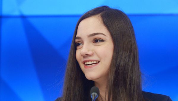 Двукратный серебряный призер XXIII зимних Олимпийских игр Евгения Медведева на пресс-конференции в Международном мультимедийном пресс-центре МИА Россия сегодня в Москве. - Sputnik Армения