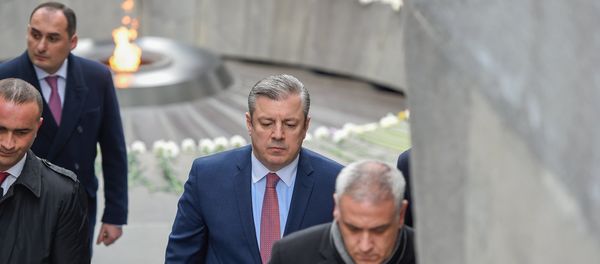 Премьер-министр Грузии Георгий Квирикашвили посетил Цицернакаберд - Sputnik Армения