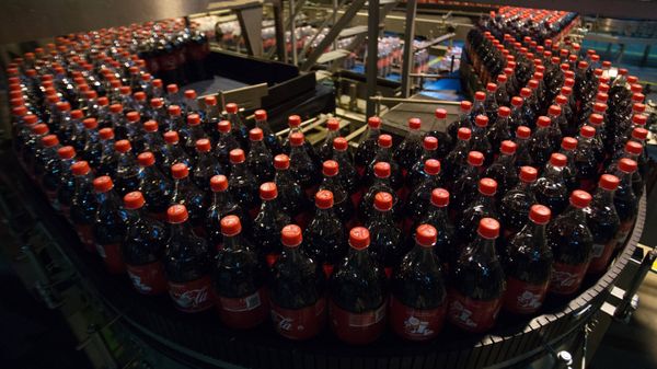 Производственная линия завода Coca-Cola - Sputnik Армения