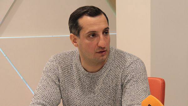 Юморист, актер Арарат Кещян - Sputnik Армения