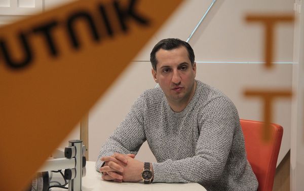 Юморист, актер Арарат Кещян - Sputnik Армения