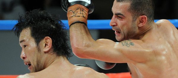 Поединок на звание чемпиона мира по версии WBC между действующим чемпионом Синсуке Яманака и Виком Дарчиняном (6 аперля 2012). Токио, Япония Поединок на звание чемпиона мира по версии WBC между действующим чемпионом Синсуке Яманака и Виком Дарчиняном (6 аперля 2012). Токио, Япония - Sputnik Армения
