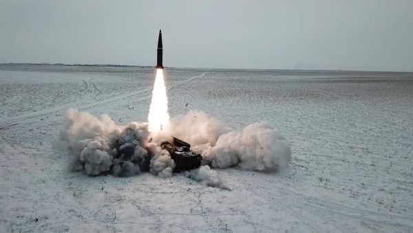 Боевой пуск ракеты ОТРК «Искандер-М» состоялся на полигоне Капустин Яр - Sputnik Армения
