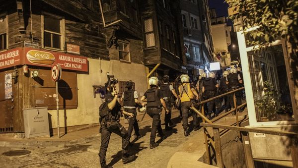 Столкновения протестующих и полиции в Турции - Sputnik Армения