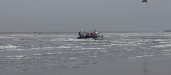 СПУТНИК_Спасатели на катере сняли двух детей с оторвавшейся льдины под Хабаровском СПУТНИК_Спасатели на катере сняли двух детей с оторвавшейся льдины под Хабаровском - Sputnik Արմենիա