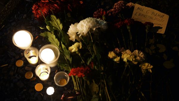 Цветы у посольства Франции в Москве - Sputnik Արմենիա