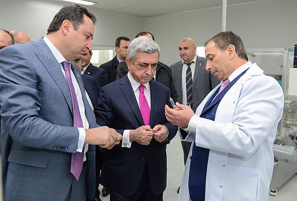 Президент Серж Саргсян  на церемонии открытия Ереванского завода медицинских изделий (14 марта 2014). Ереван - Sputnik Армения