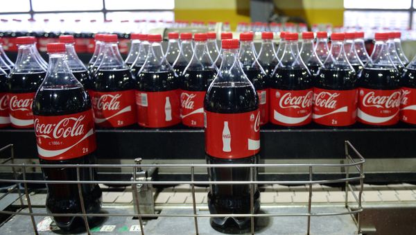 Производственная линия завода Сoca-Cola - Sputnik Армения