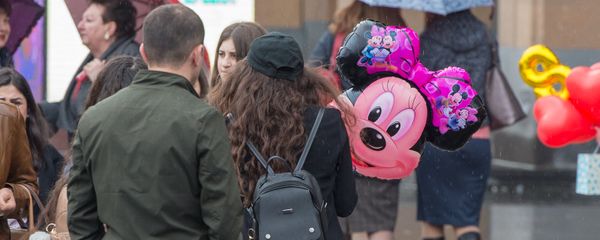 8 Марта на улицах Ереванa - Sputnik Армения