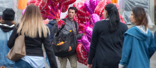8 Марта на улицах Ереванa - Sputnik Армения