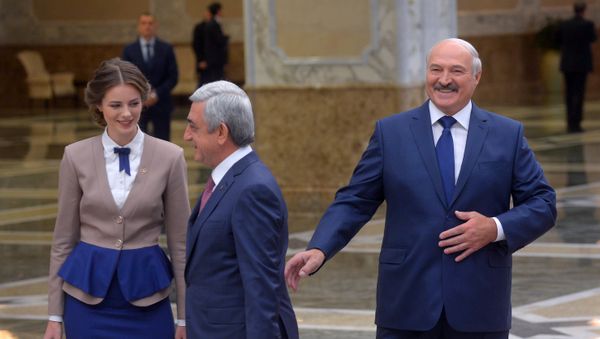 Президенты Армении и Белоруссии Серж Саргсян и Александр Лукашенко на церемонии встречи глав делегаций государств - членов ОДКБ (30 ноября 2017). Минск, Беларусь - Sputnik Армения