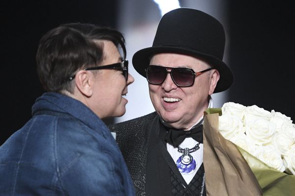 Дизайнер Валентин Юдашкин и модельер Вячеслав Зайцев на показе новой коллекции одежды в рамках Mercedes-Benz Fashion Week Russia - Sputnik Армения