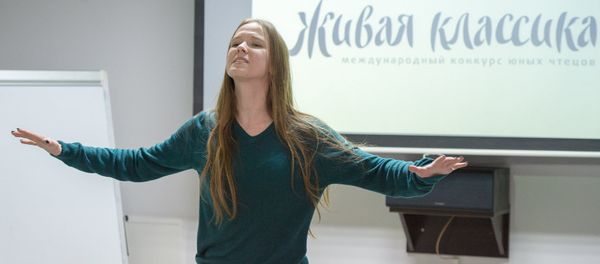 Участница международного конкурса юных чтецов Живая классика (13 марта 2018). Ереван Участница международного конкурса юных чтецов Живая классика (13 марта 2018). Ереван - Sputnik Армения