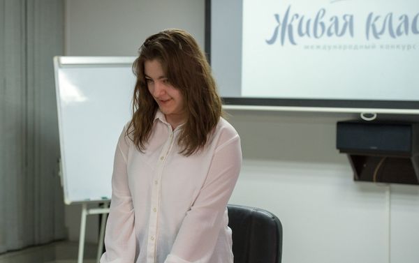 Участница международного конкурса юных чтецов Живая классика (13 марта 2018). Ереван - Sputnik Армения