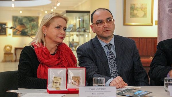 Художник-реставратор Инна Соловова на пресс-конференции перед закрытым показом полотна Врубеля Ангел с душой Тамары и Демон (14 марта 2018). Ереван - Sputnik Արմենիա
