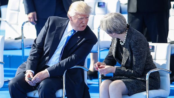 Президент США Дональд Трамп и премьер-министр Великобритании Тереза Мэй на полях саммита НАТО (25 мая 2017). Брюссель, Бельгия Президент США Дональд Трамп и премьер-министр Великобритании Тереза Мэй на полях саммита НАТО (25 мая 2017). Брюссель, Бельгия - Sputnik Армения