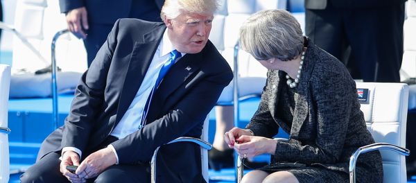 Президент США Дональд Трамп и премьер-министр Великобритании Тереза Мэй на полях саммита НАТО (25 мая 2017). Брюссель, Бельгия - Sputnik Армения