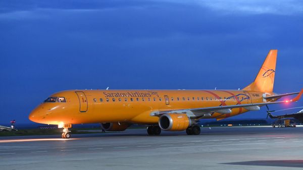 Самолет Embraer 195 авиакомпании Саратовские авиалинии - Sputnik Армения