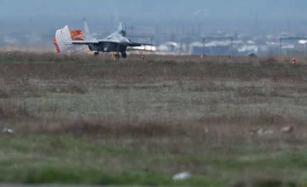 Показательная программа пилотажной группы Стрижи понравилась жителям и гостям Еревана - Sputnik Армения
