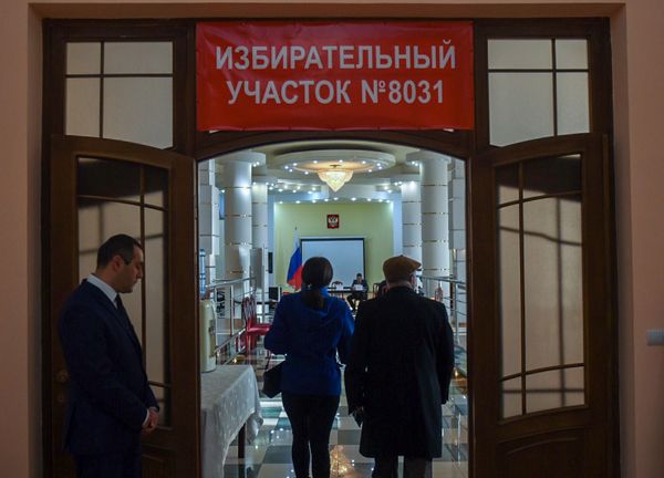 Первые избиратели на избирательном участке No8031, Гюмри - Sputnik Армения