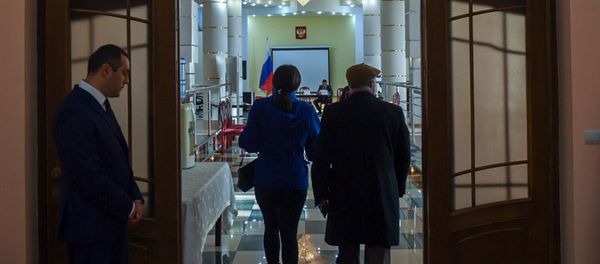 Первые избиратели на избирательном участке No8031, Гюмри - Sputnik Армения