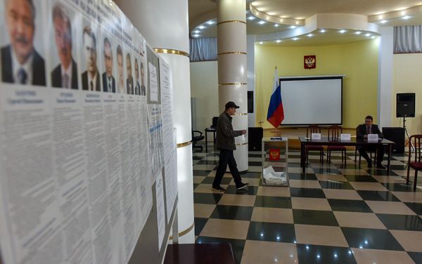 На избирательном участке No8031, Гюмри - Sputnik Армения