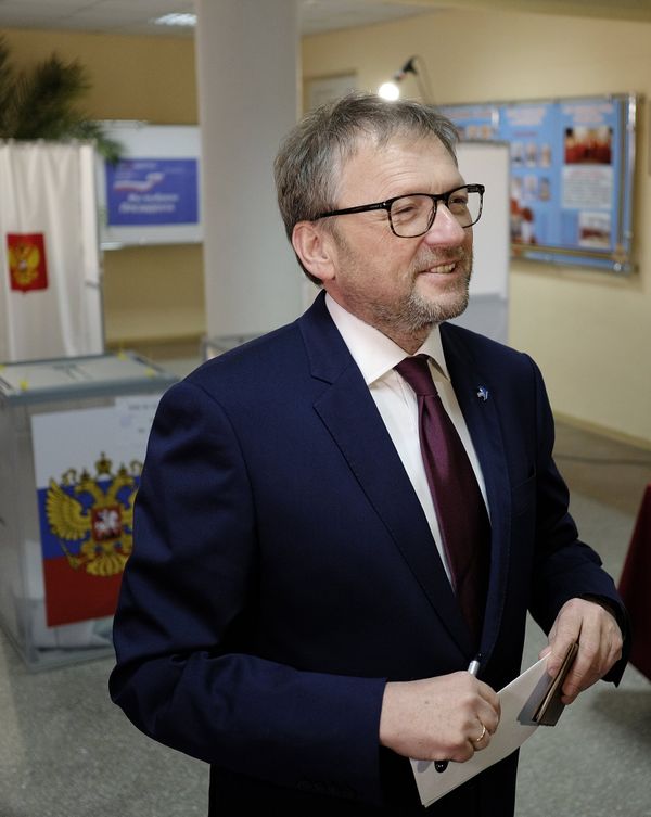 Кандидат в президенты РФ от Партии Роста, уполномоченный при президенте РФ по защите прав предпринимателей Борис Титов голосует на выборах президента РФ на избирательном участке №29-02 в поселке Абрау-Дюрсо. - Sputnik Армения