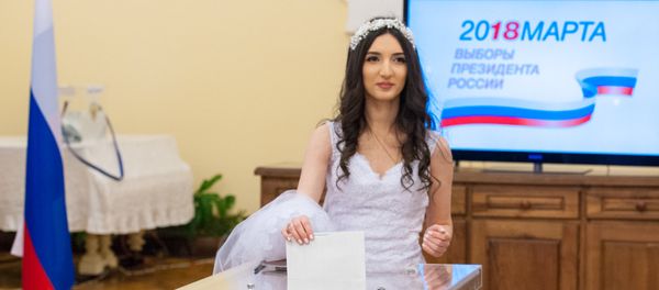 Избиратель на участке No8026, Ереван - Sputnik Արմենիա