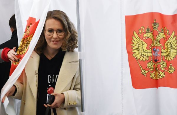 Кандидат в президенты РФ от партии Гражданская инициатива Ксения Собчак голосует на выборах президента РФ на избирательном участке № 158 в Москве. - Sputnik Армения