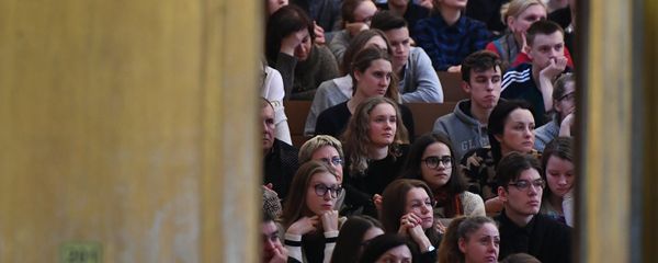 Абитуриенты в лекционном зале Абитуриенты в лекционном зале - Sputnik Армения