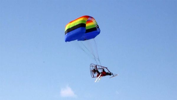 Россиянин в день выборов добрался в пункт голосования по воздуху - Sputnik Армения