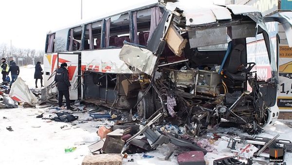 Видео Последствия аварии с грузовиком и пассажирским автобусом в Воронежской области - Sputnik Армения