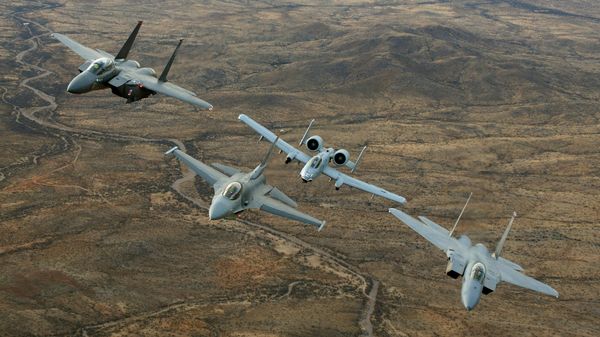 Истребители F15, F16 и штурмовик A10 - Sputnik Армения