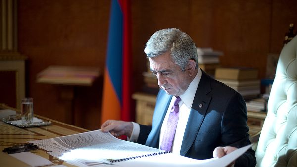 Президент Армении Серж Саргсян принял председателя Гос.комитета по градостроительству при Правительстве Нарека Саргсяна (19 марта 2018). Ереван Президент Армении Серж Саргсян принял председателя Гос.комитета по градостроительству при Правительстве Нарека Саргсяна (19 марта 2018). Ереван - Sputnik Армения