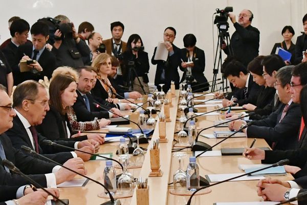 Встреча глав МИД РФ и Японии С. Лаврова и Т. Коно Встреча глав МИД РФ и Японии С. Лаврова и Т. Коно - Sputnik Армения