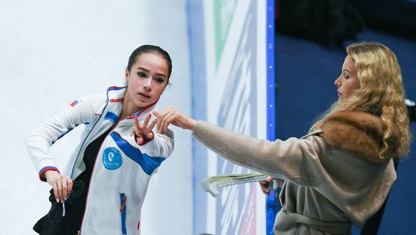 Российская фигуристка Алина Загитова и ее тренер Этери Тутберидзе на чемпионата мира по фигурному катанию (20 марта 2018). Милан, Италия - Sputnik Армения