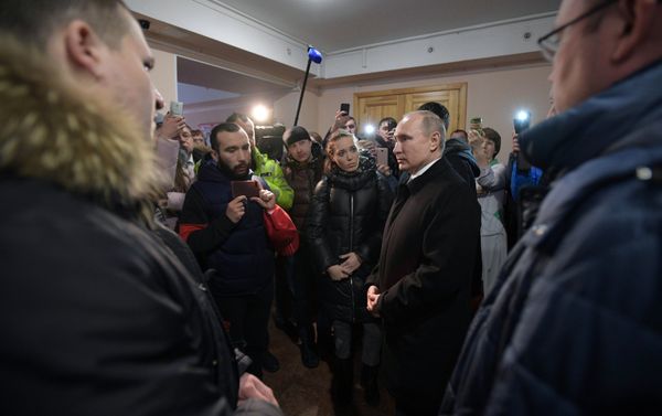 Президент РФ В. Путин в Кемерове Президент РФ В. Путин в Кемерове - Sputnik Армения