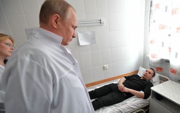 Президент РФ В. Путин посетил пострадавших в Кемерове Президент РФ В. Путин посетил пострадавших в Кемерове - Sputnik Армения