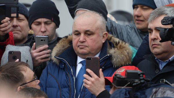 Вице-губернатор Кемеровской области Сергей Цивилев на митинге у администрации Кемерово - Sputnik Армения
