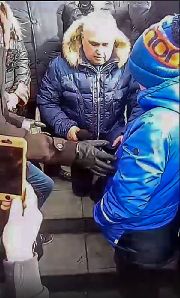 Вице-губернатор Кемеровской области Сергей Цивилев на коленях попросил у кемеровчан прощения за Зимнюю вишню - Sputnik Армения