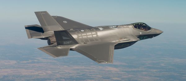 Истребитель-бомбардировщик пятого поколения F-35 Истребитель-бомбардировщик пятого поколения F-35 - Sputnik Армения