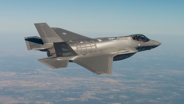 Истребитель-бомбардировщик пятого поколения F-35 - Sputnik Армения