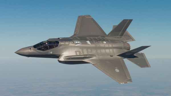 Истребитель-бомбардировщик пятого поколения F-35 - Sputnik Армения